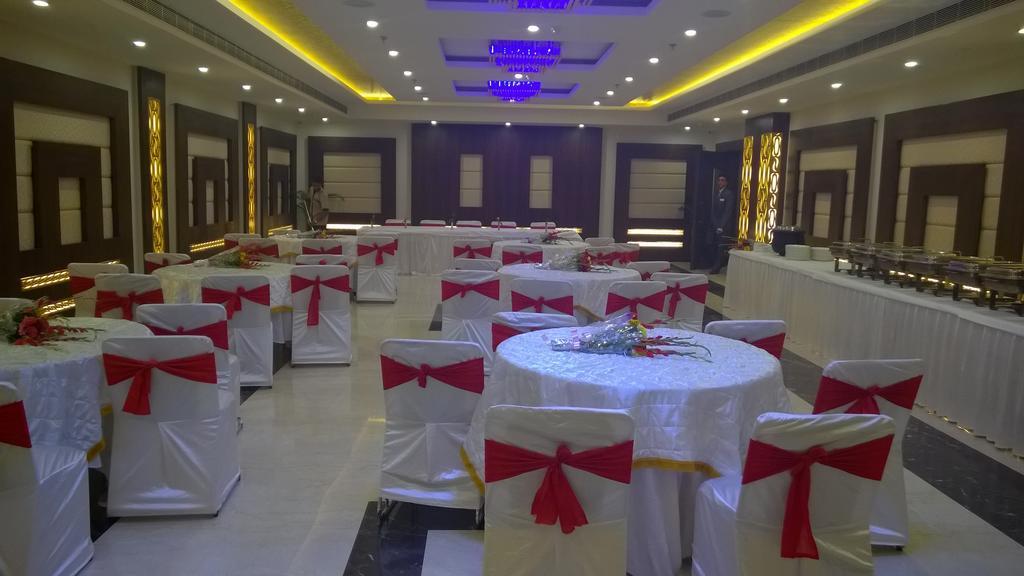 Hotel Seven Hills Tower Agra  Εξωτερικό φωτογραφία