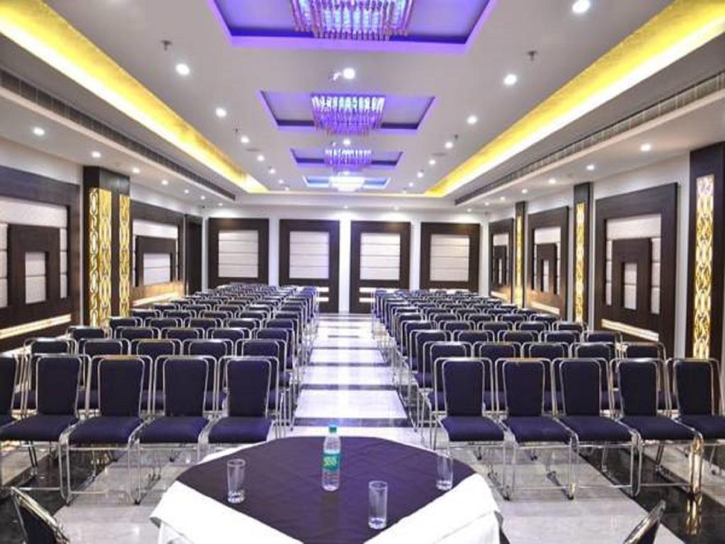 Hotel Seven Hills Tower Agra  Εξωτερικό φωτογραφία