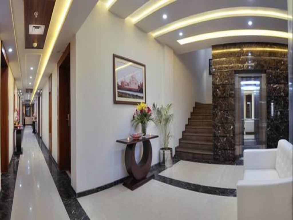 Hotel Seven Hills Tower Agra  Δωμάτιο φωτογραφία