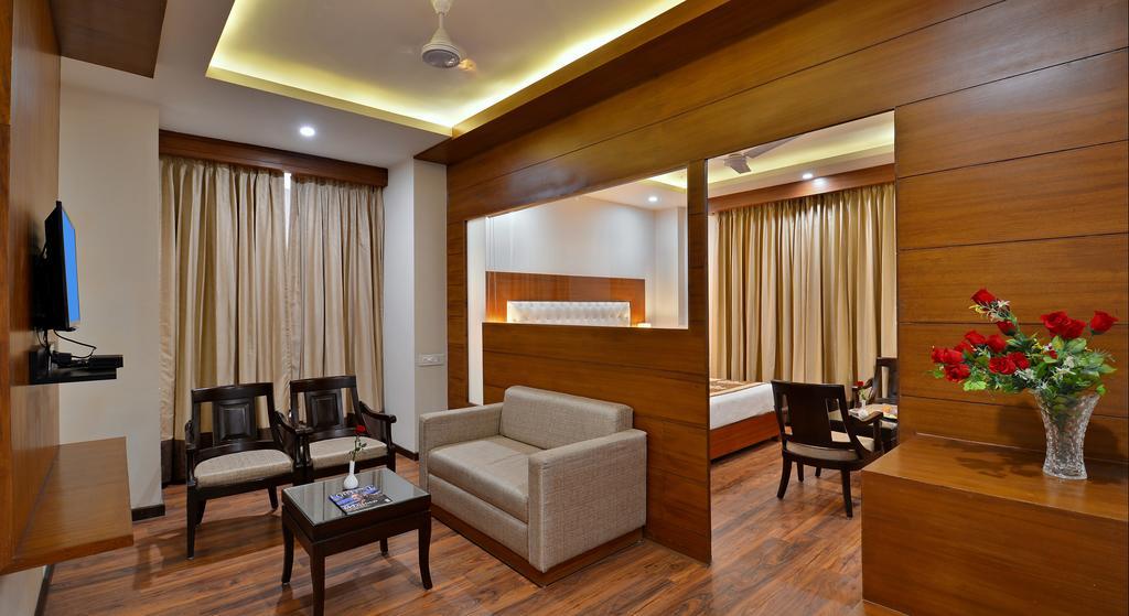 Hotel Seven Hills Tower Agra  Εξωτερικό φωτογραφία