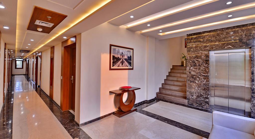 Hotel Seven Hills Tower Agra  Εξωτερικό φωτογραφία