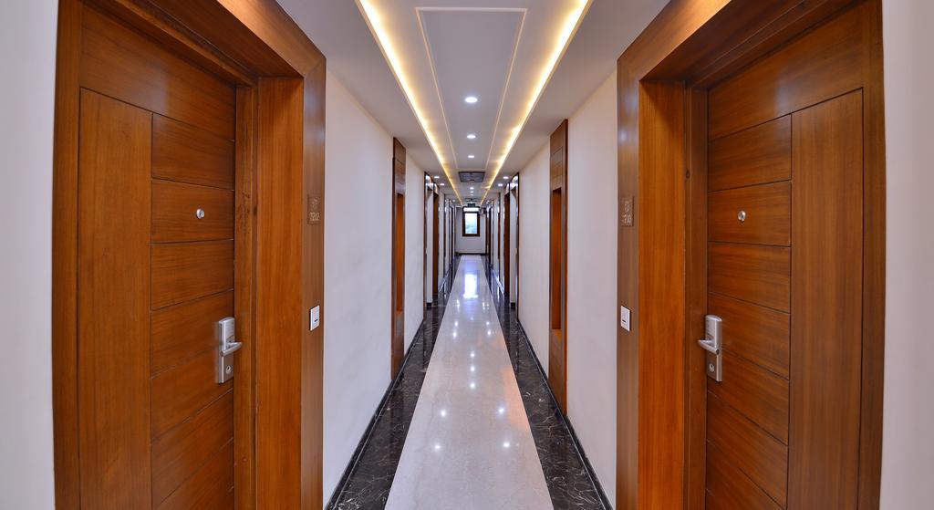 Hotel Seven Hills Tower Agra  Εξωτερικό φωτογραφία