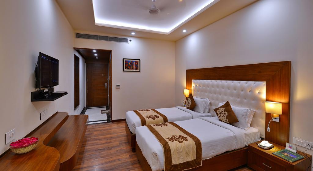 Hotel Seven Hills Tower Agra  Εξωτερικό φωτογραφία
