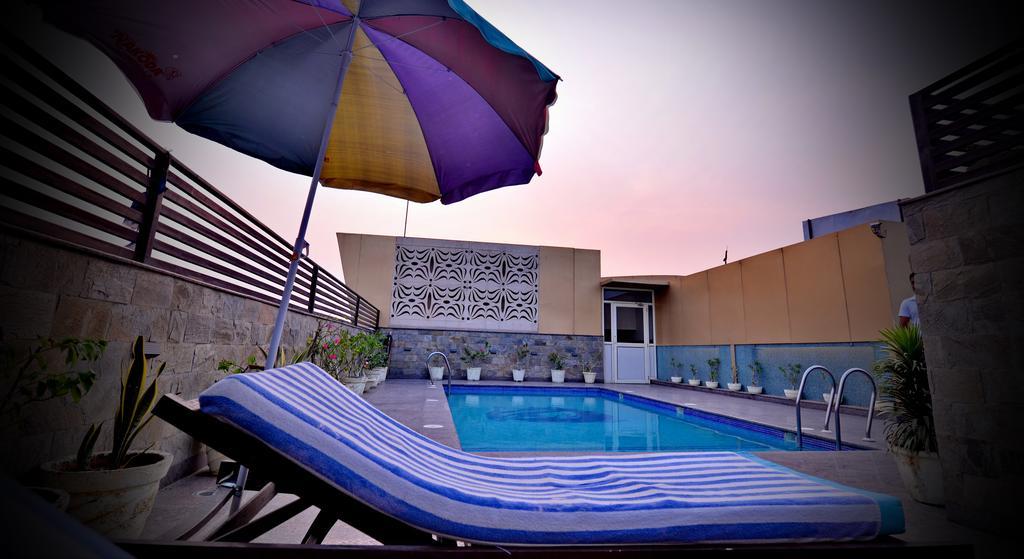 Hotel Seven Hills Tower Agra  Εξωτερικό φωτογραφία