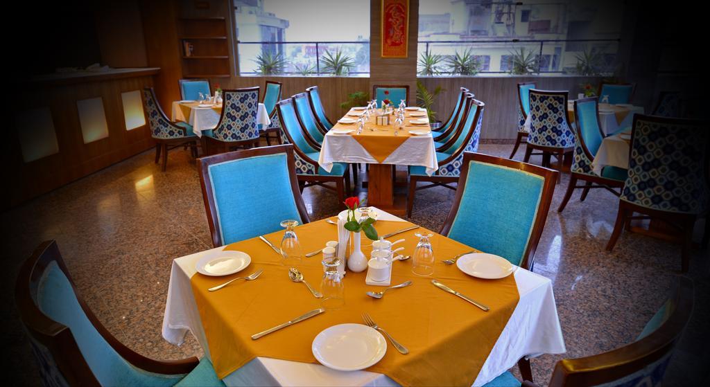 Hotel Seven Hills Tower Agra  Εξωτερικό φωτογραφία