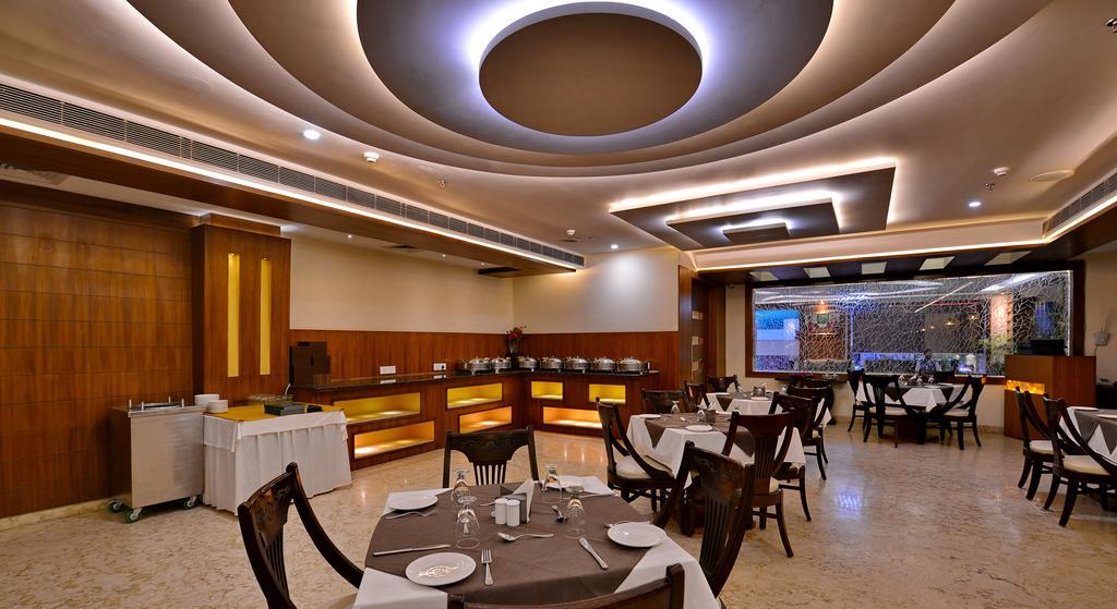Hotel Seven Hills Tower Agra  Εξωτερικό φωτογραφία
