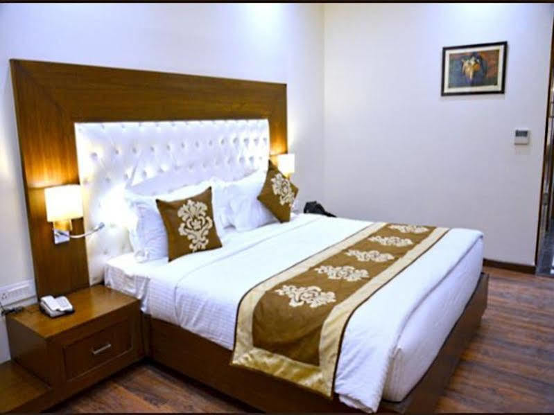 Hotel Seven Hills Tower Agra  Εξωτερικό φωτογραφία