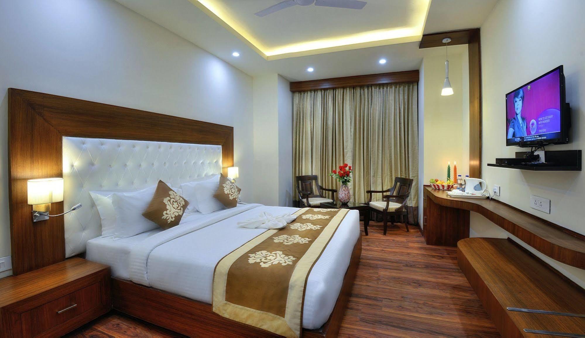 Hotel Seven Hills Tower Agra  Εξωτερικό φωτογραφία
