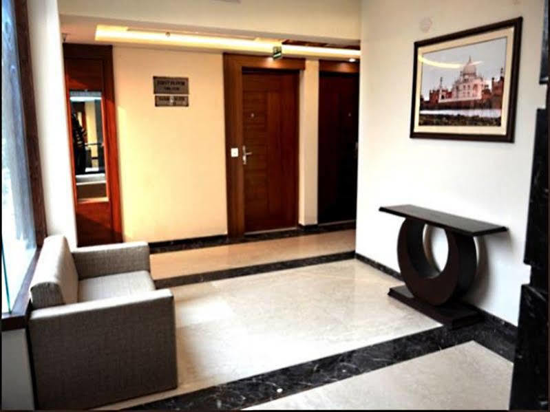 Hotel Seven Hills Tower Agra  Εξωτερικό φωτογραφία